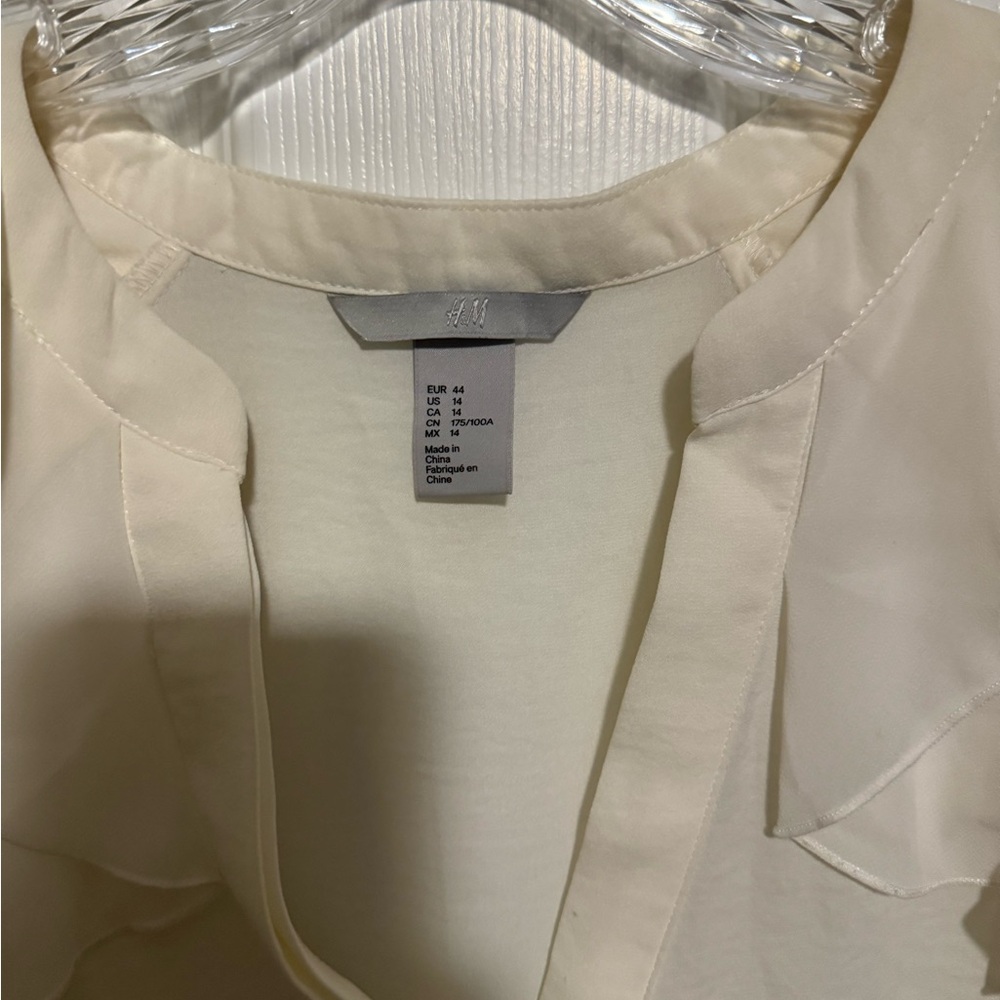 H&M Cream Ruffle Sleeve Blouse - Picture 3 of 3
